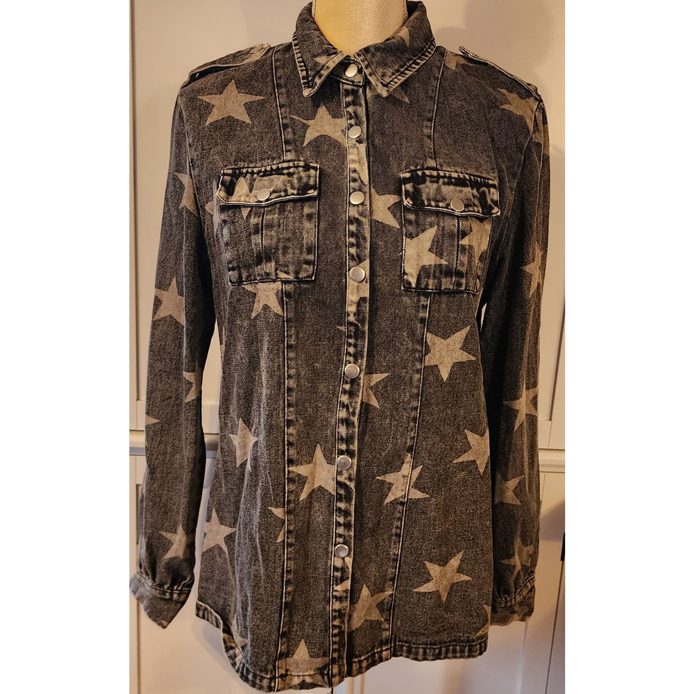 Macaron Women's Washed Black and Stars Jean Deium Shacket Snap Down Small